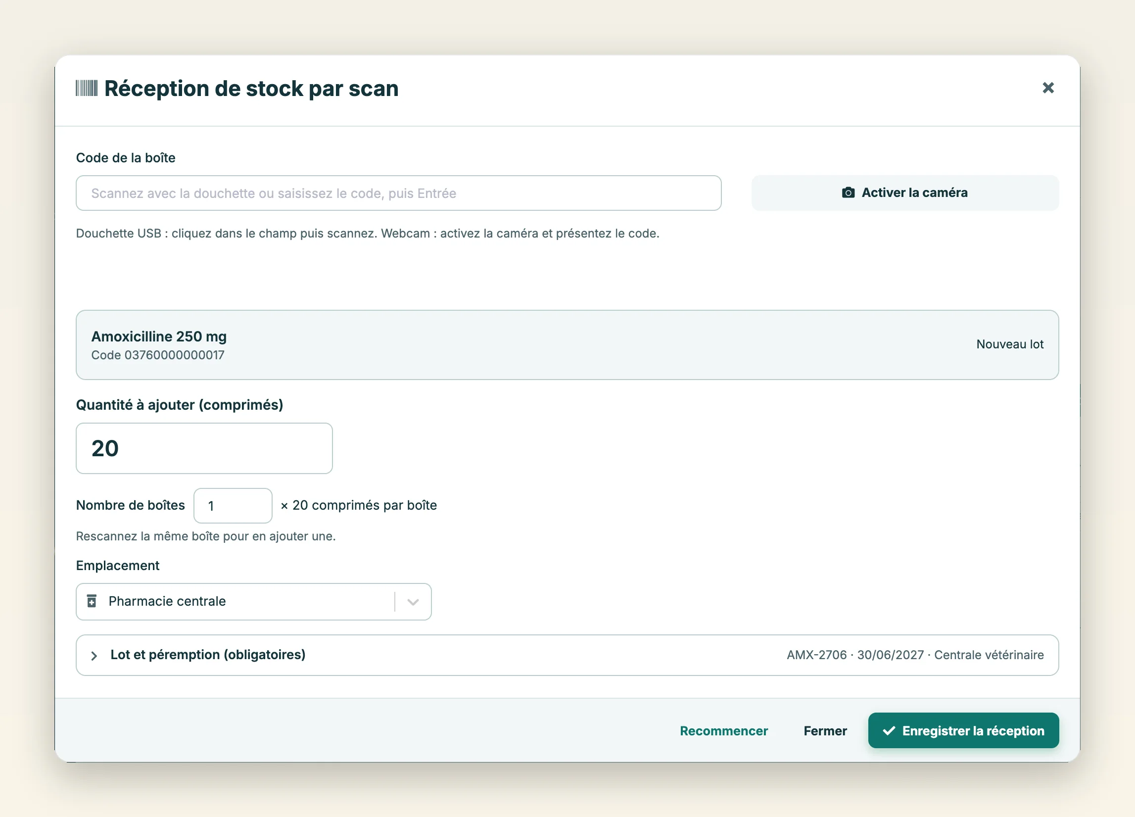 Réception par scan : boîte reconnue, quantité calculée à partir du nombre de boîtes, emplacement, lot et péremption lus dans le code